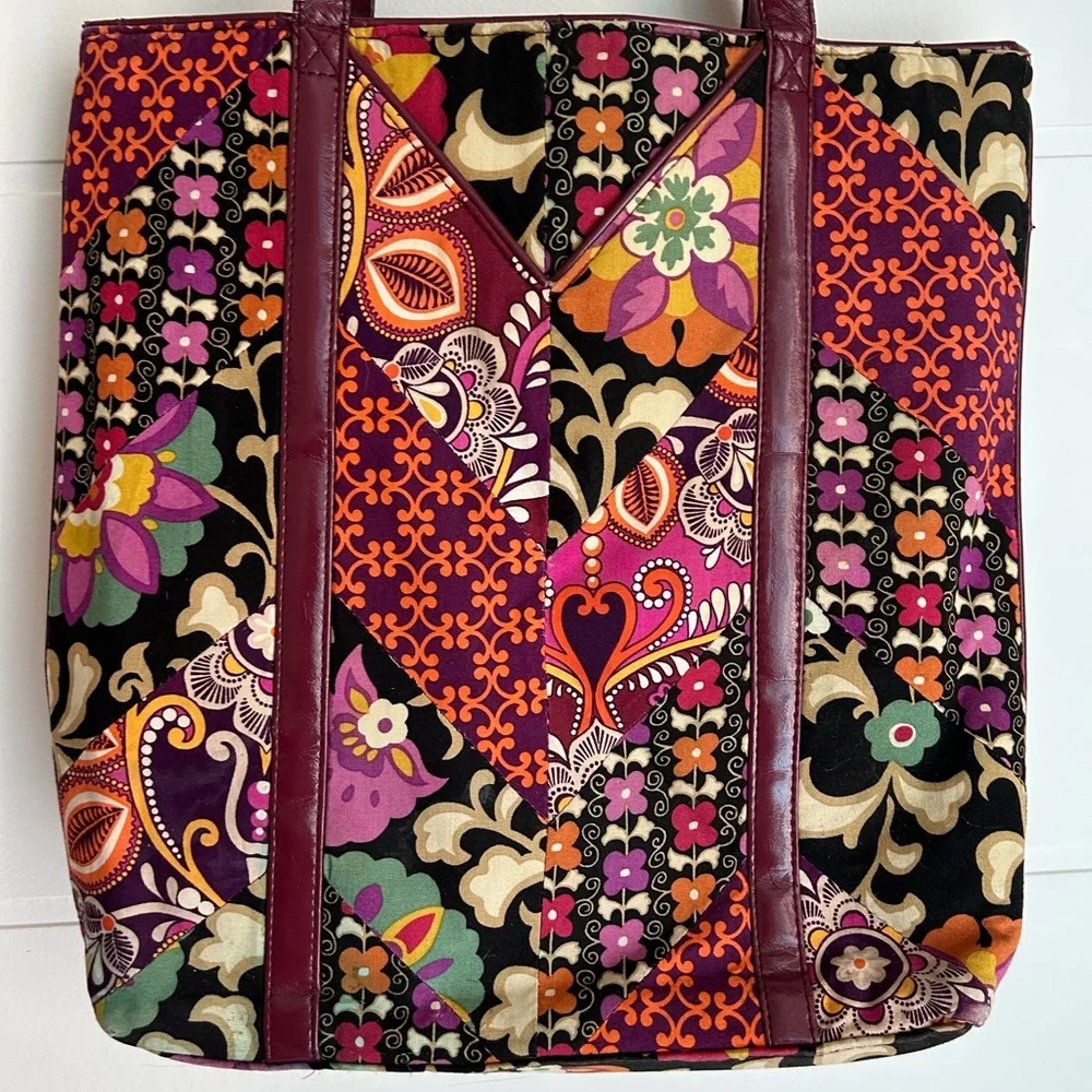 VERA BRADLEY purse with zipper closure and leather shoulder straps - Picture 2 of 6
